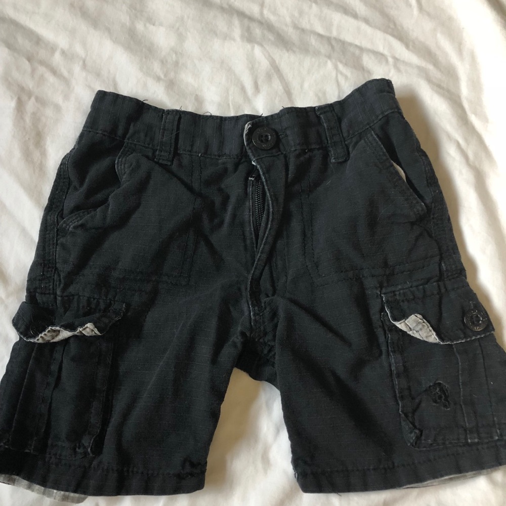 Boy’s black cargo shorts